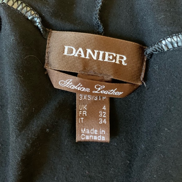 Danier leather wrap with leather sleeves. - Picture 5 of 9